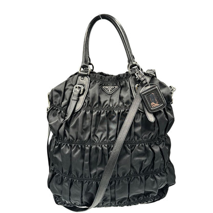 front Tote Prada goffrata in nylon e finiture in pelle , di lusso, originale, ottime condizioni, usata. 