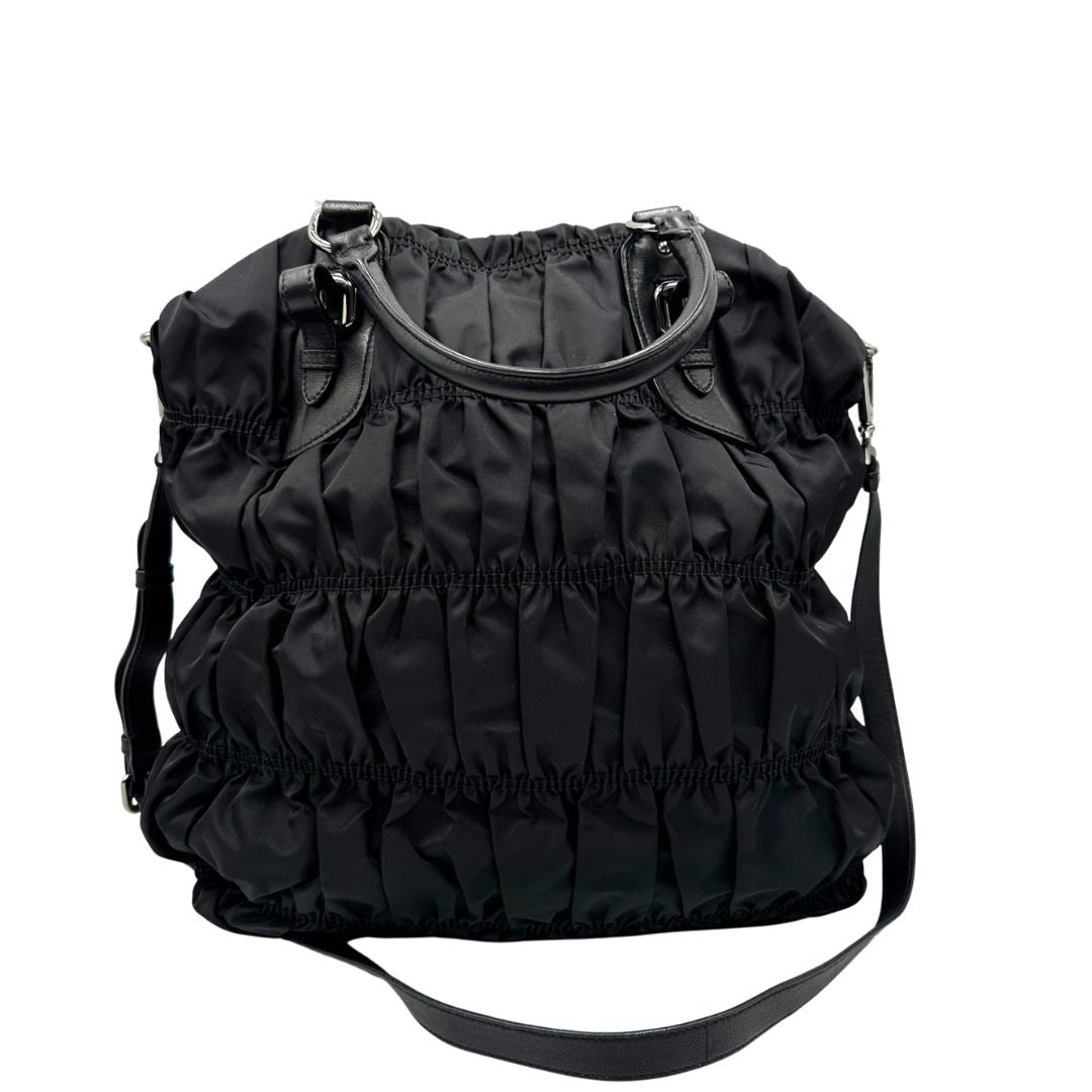 retro Tote Prada goffrata in nylon e finiture in pelle , di lusso, originale, ottime condizioni, usata.