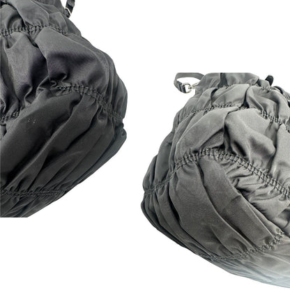 angoli Tote Prada goffrata in nylon e finiture in pelle , di lusso, originale, ottime condizioni, usata. 