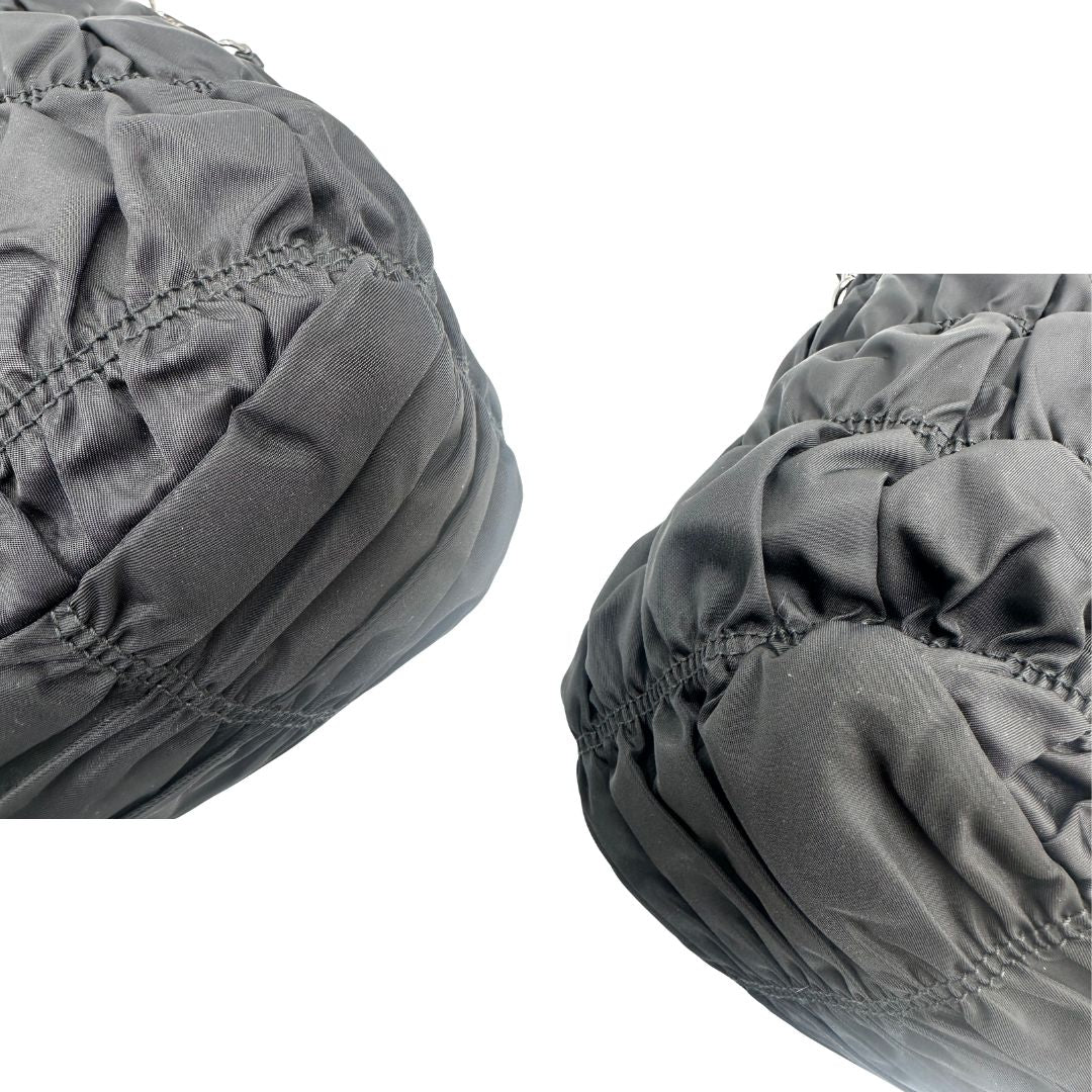 angoli Tote Prada goffrata in nylon e finiture in pelle , di lusso, originale, ottime condizioni, usata. 