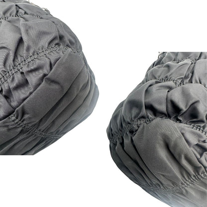 angoli Tote Prada goffrata in nylon e finiture in pelle , di lusso, originale, ottime condizioni, usata. 