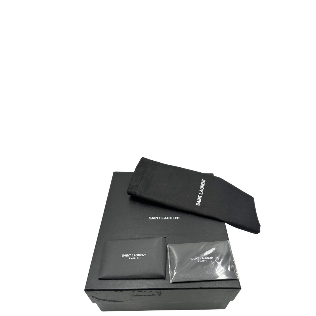corredo Marsupio Saint Laurent in pelle cocco nera, di lusso, originale, ottime condizioni, usato. 