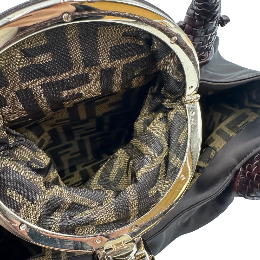 interno borsa Fendi Spy marrone con interni trama Zucca, di lusso, originale, ottime condizioni, usata.  