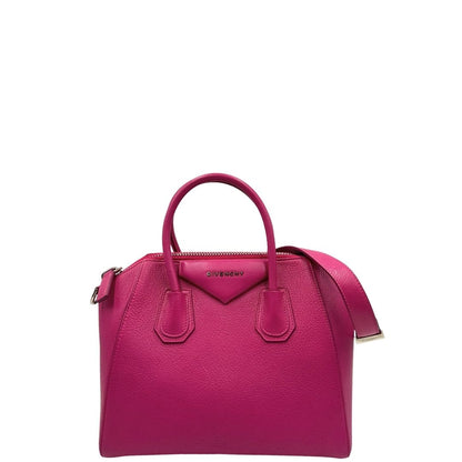 Front, Compatta borsa Givenchy Antigona in pelle martellata fucsia nella versione piccola con hardware argentato. Indossabile a mano oppure a tracolla. Originale, usata, di lusso, in ottime condizioni.