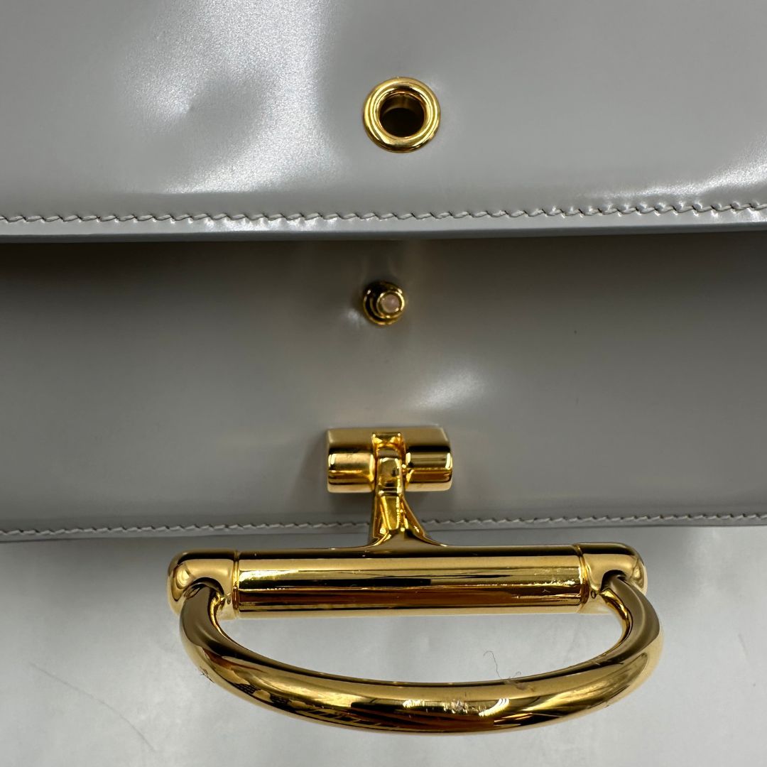Borsa Gucci in pelle pettinata grigia, di lusso, originale, eccellenti condizioni, usata.