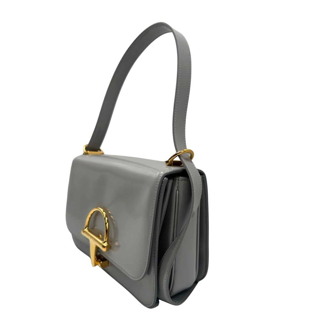 lato Borsa Gucci in pelle pettinata grigia, di lusso, originale, eccellenti condizioni, usata. 