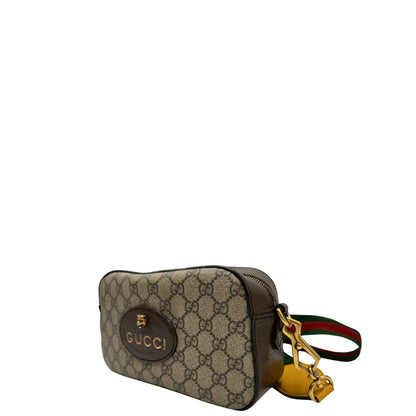 lato  Borsa Gucci in canvas GG con finiture in pelle marroni, munita di una tracolla Web, di lusso, originale, ottime condizioni, usata. 