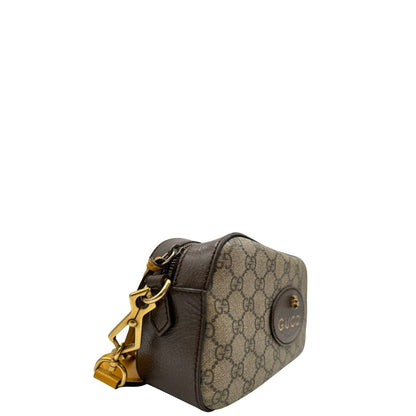 lato  Borsa Gucci in canvas GG con finiture in pelle marroni, munita di una tracolla Web, di lusso, originale, ottime condizioni, usata. 