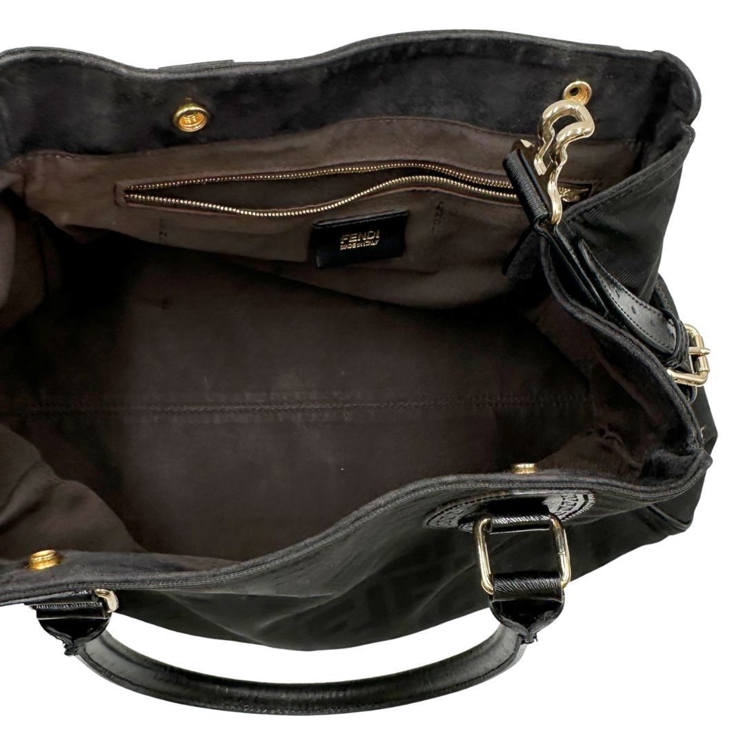interno  Borsa Fendi Etniko in tessuto nero trama Zucca, indossabile a spalla, di lusso, originale, ottime condizioni, usata. 