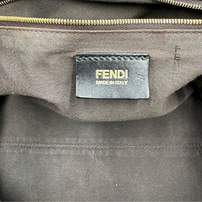 interno  Borsa Fendi Etniko in tessuto nero trama Zucca, indossabile a spalla, di lusso, originale, ottime condizioni, usata. 