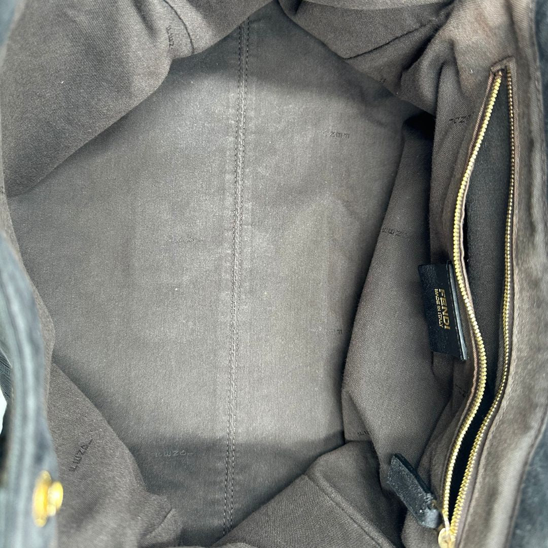 interno  Borsa Fendi Etniko in tessuto nero trama Zucca, indossabile a spalla, di lusso, originale, ottime condizioni, usata. 