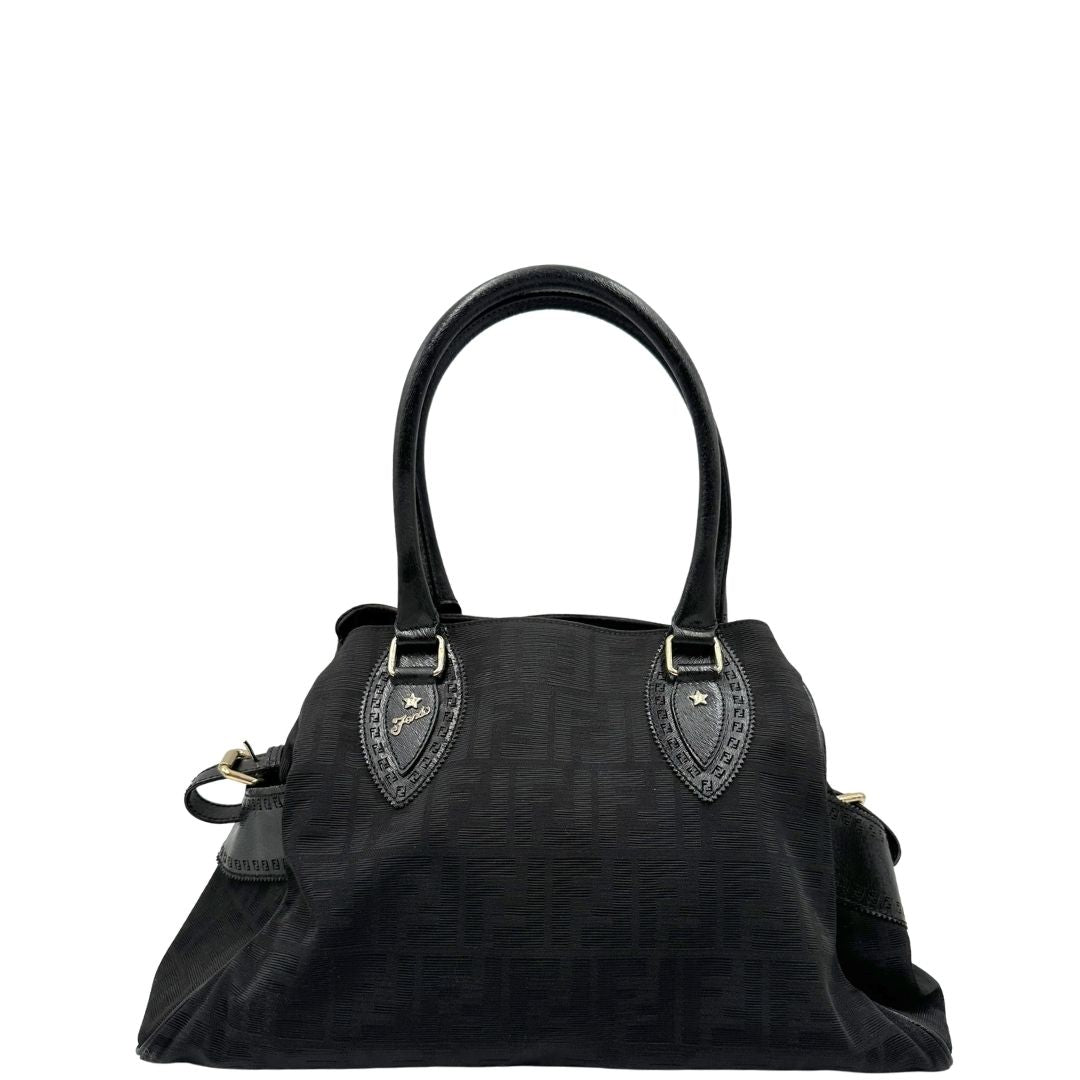front  Borsa Fendi Etniko in tessuto nero trama Zucca, indossabile a spalla, di lusso, originale, ottime condizioni, usata.
