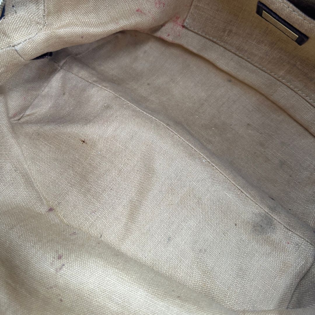 interno  Borsa Fendi Spy in tessuto trama Zucca e finiture in pelle, di lusso, originale, ottime condizioni, usata. 