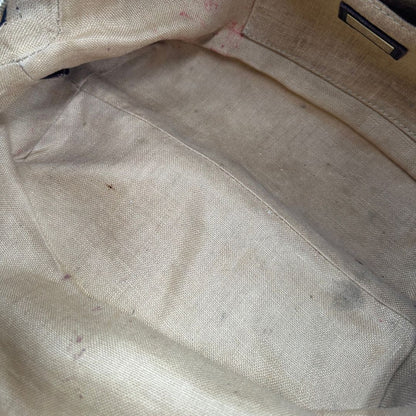 interno  Borsa Fendi Spy in tessuto trama Zucca e finiture in pelle, di lusso, originale, ottime condizioni, usata. 