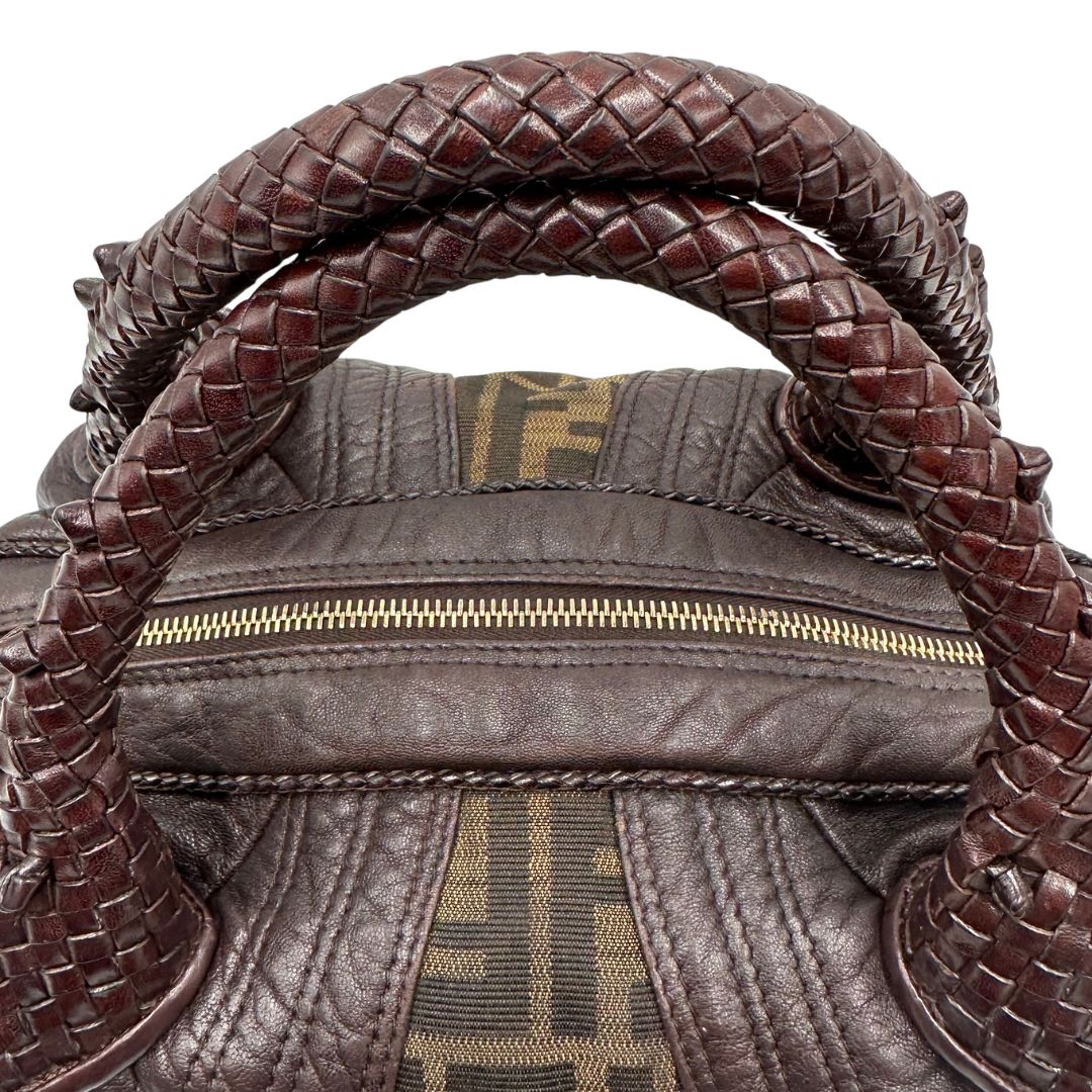 manici  Borsa Fendi Spy in tessuto trama Zucca e finiture in pelle, di lusso, originale, ottime condizioni, usata. 