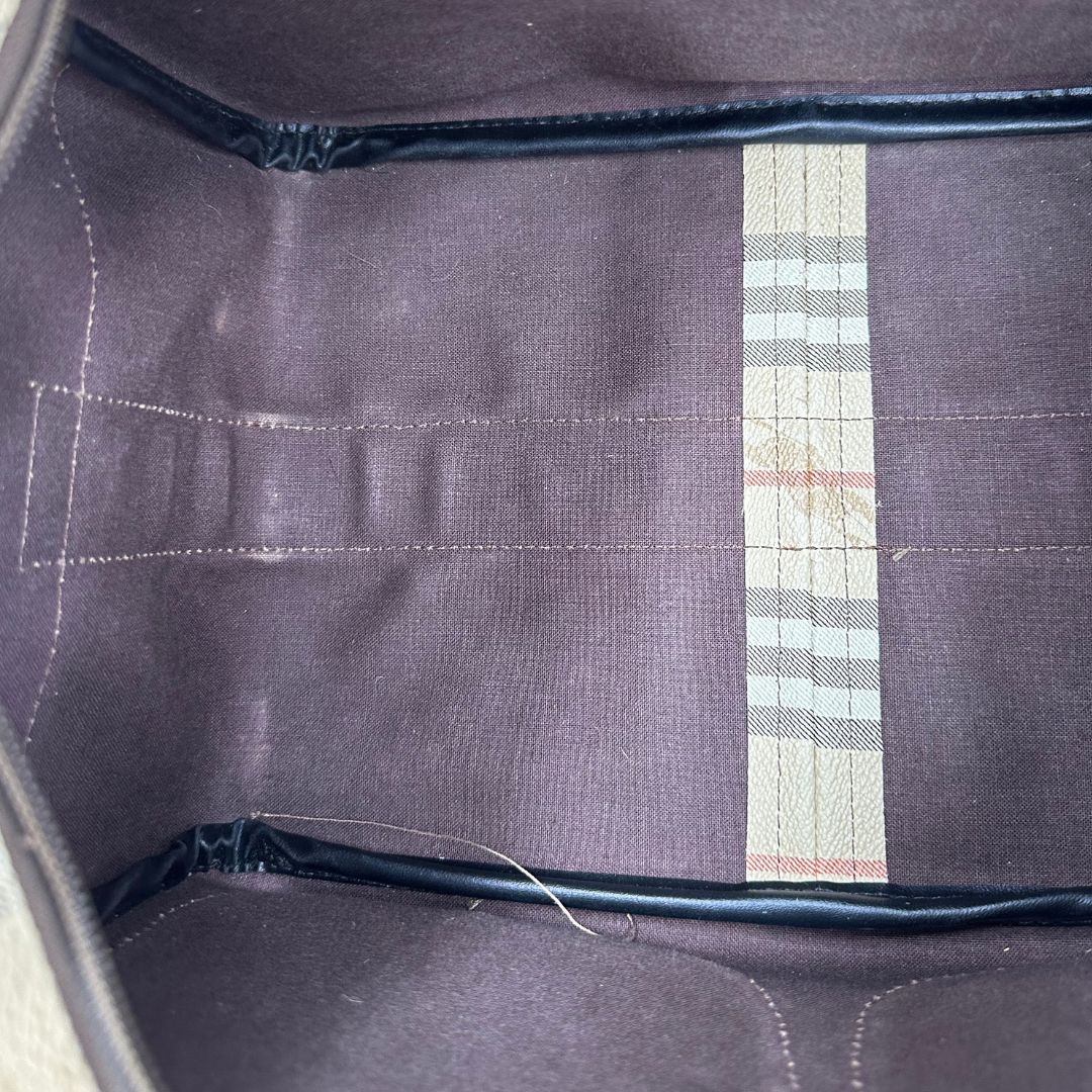 interno Cartella Burberry in canvas trama tartan con finiture in pelle marroni, di lusso, originale, ottime condizioni, usata.