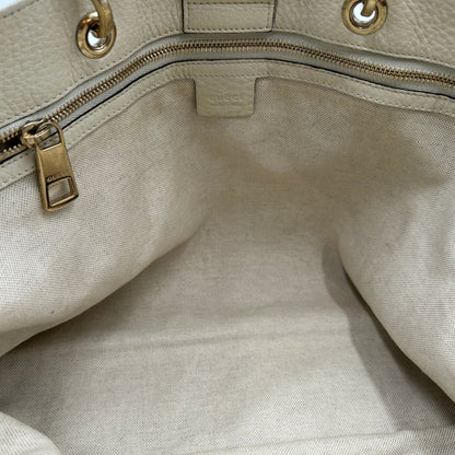 interno Borsa Gucci in pelle bianca con manici bamboo, di lusso, originale, ottime condizioni, usata. 