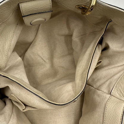 interno Borsa Gucci in pelle bianca con manici bamboo, di lusso, originale, ottime condizioni, usata. 