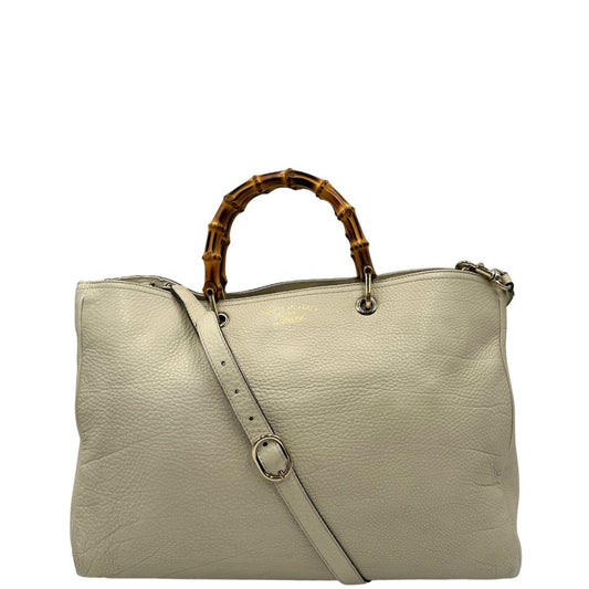 front Borsa Gucci in pelle bianca con manici bamboo, di lusso, originale, ottime condizioni, usata. 