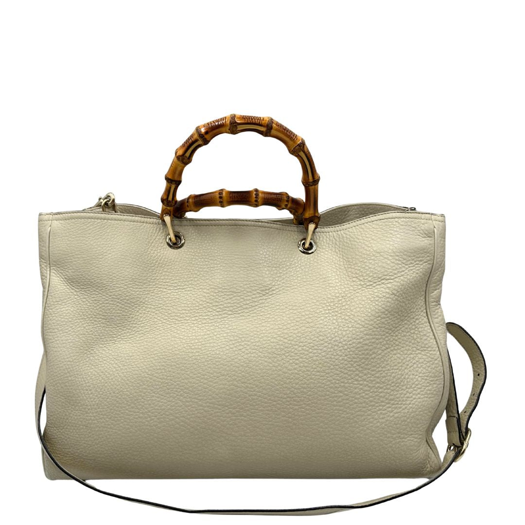 retro Borsa Gucci in pelle bianca con manici bamboo, di lusso, originale, ottime condizioni, usata. 