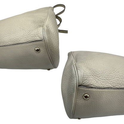 angoli Borsa Gucci in pelle bianca con manici bamboo, di lusso, originale, ottime condizioni, usata. 