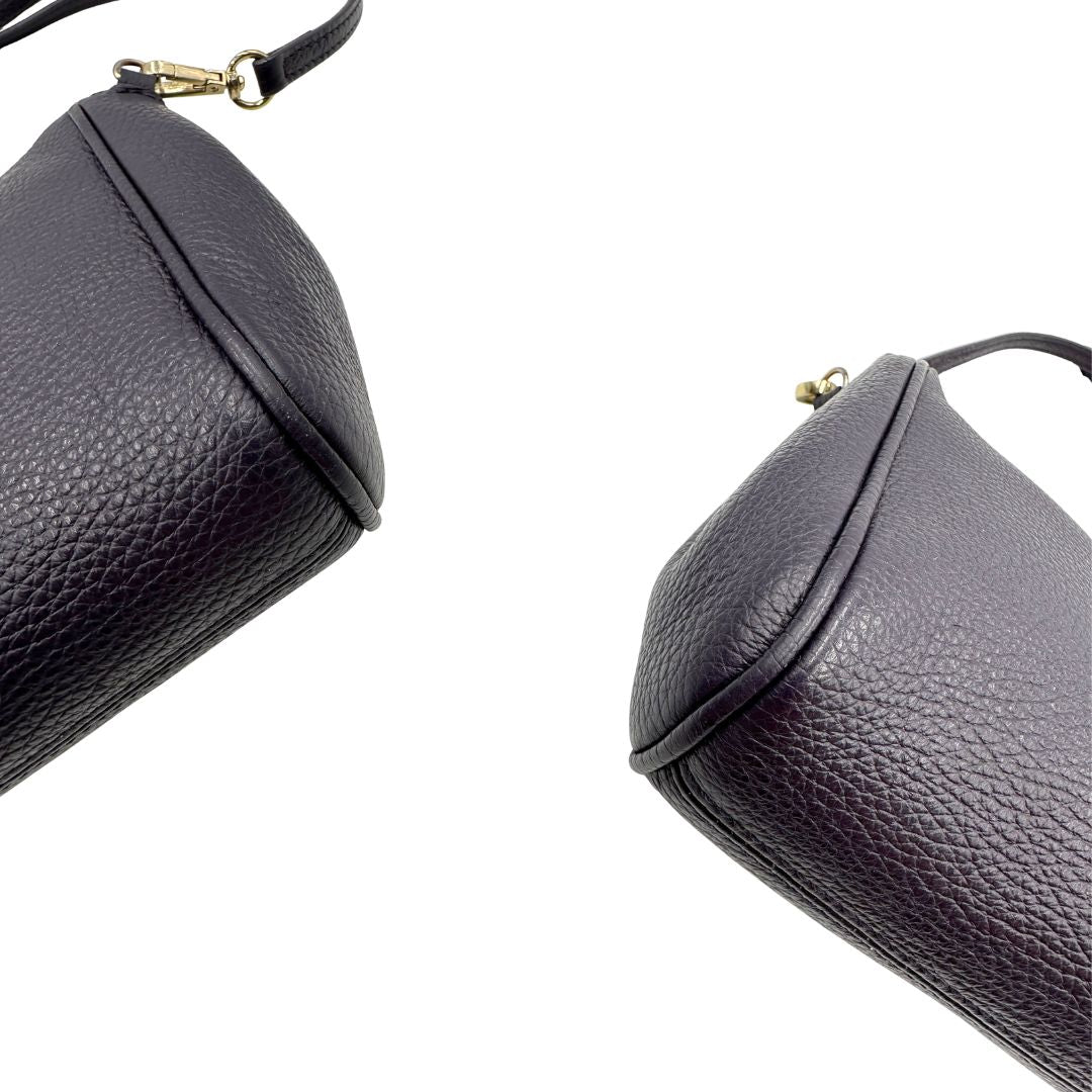  Borsa Versace Collezione in pelle viola scuro, indossabile a tracolla, di lusso, originale, ottime condizioni.