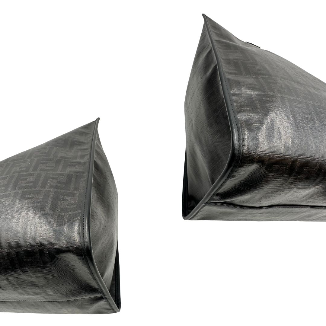 angoli Tote Fendi Roma in canvas nero trama Zucca, di lusso, originale, ottime condizioni, usata. 