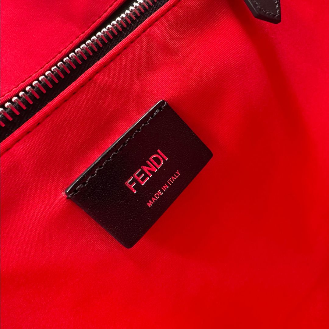 interno Tote Fendi Roma in canvas nero trama Zucca, di lusso, originale, ottime condizioni, usata. 