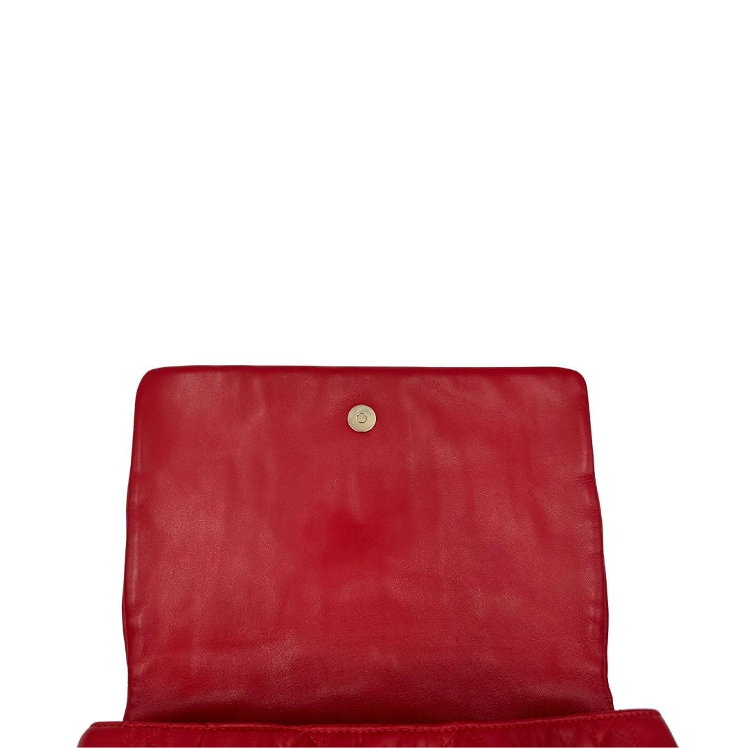 Interno, Borsa Christian Dior Cannage Delidior caratterizzato dalla classica lavorazione trapuntata "Cannage" e da una tracolla a catena intrecciata con pelle. Indossabile a spalla. Originale, usata, di lusso, in ottime condizioni.