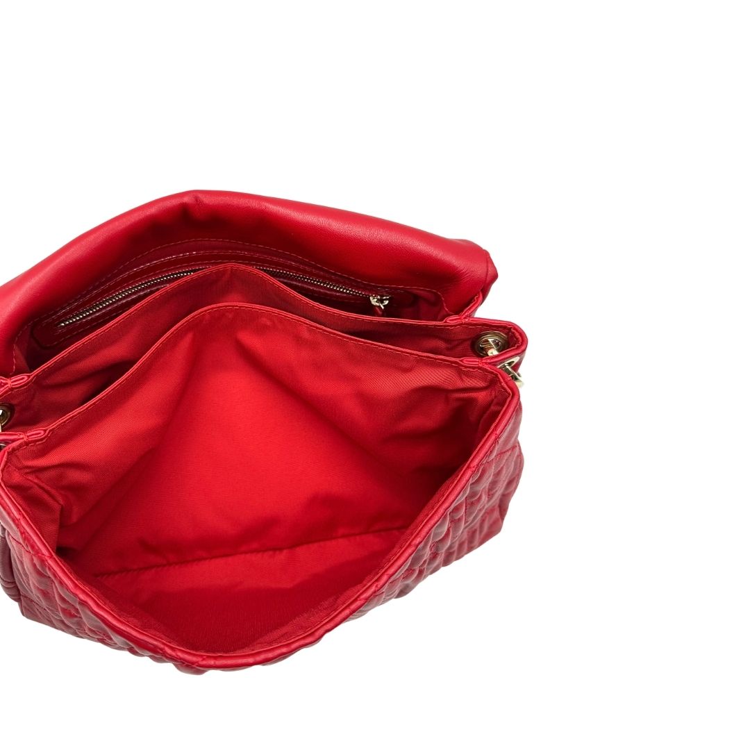 Interno, Borsa Christian Dior Cannage Delidior caratterizzato dalla classica lavorazione trapuntata "Cannage" e da una tracolla a catena intrecciata con pelle. Indossabile a spalla. Originale, usata, di lusso, in ottime condizioni.