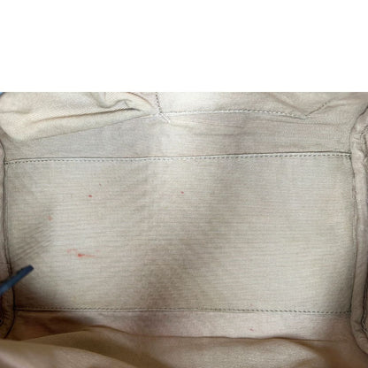 Interno di una borsa a mano Burberry in canvas tartan e finiture nere lucide, usata, originale, second hand, in ottime condizioni.