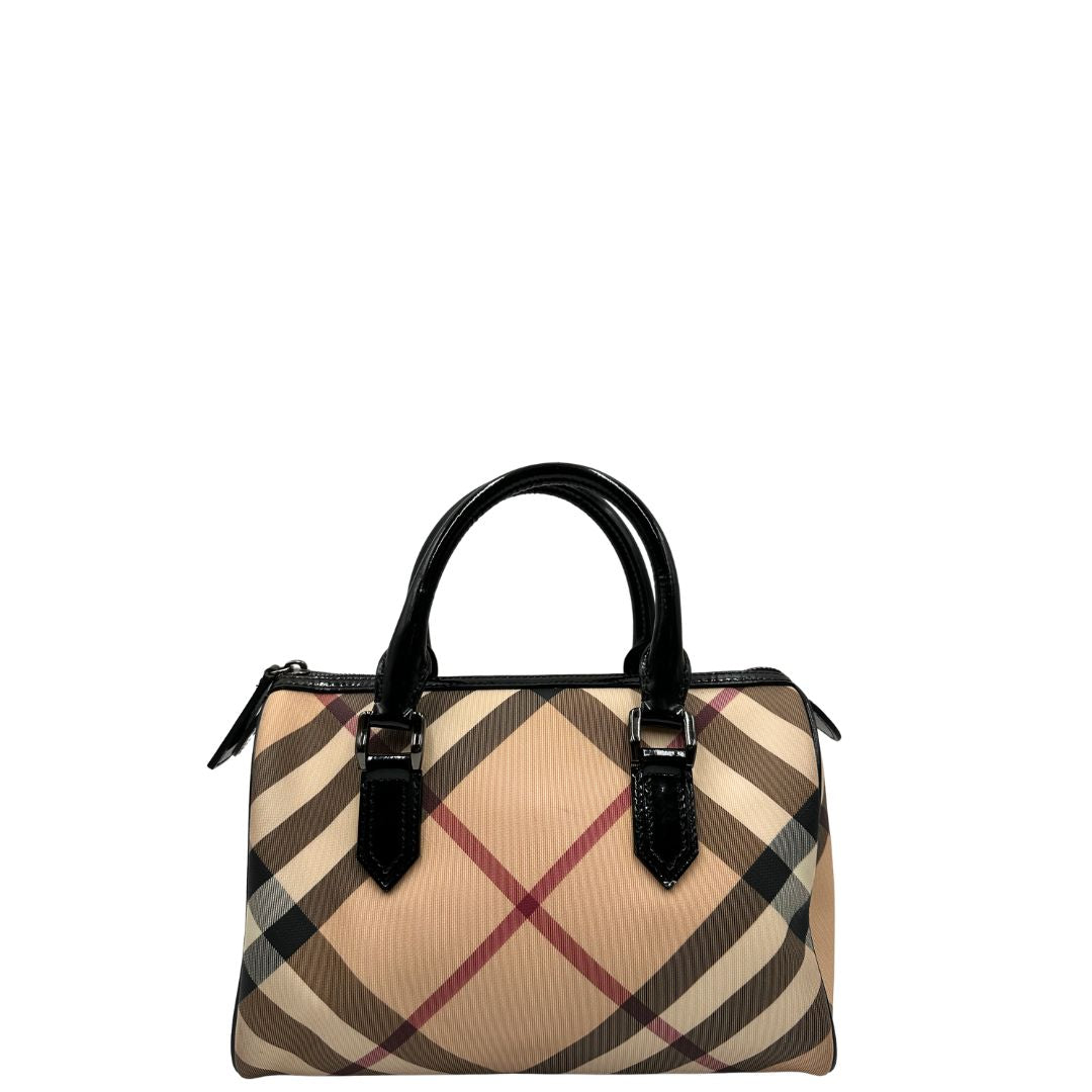 Front di una borsa a mano Burberry in canvas tartan e finiture nere lucide, usata, originale, second hand, in ottime condizioni.