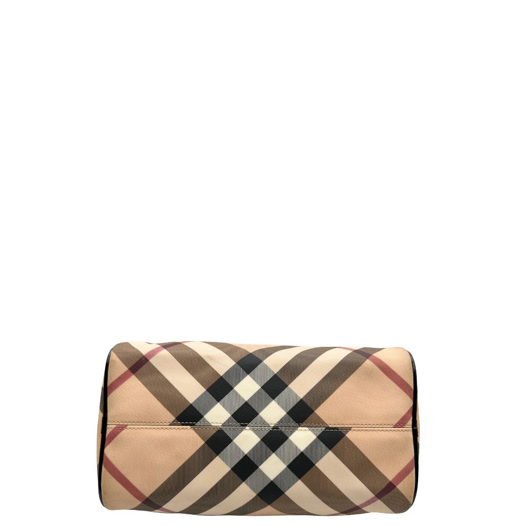 Base di una borsa a mano Burberry in canvas tartan e finiture nere lucide, usata, originale, second hand, in ottime condizioni.