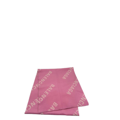 Sciarpa Balenciaga in 100% lana rosa con il monogramma del brand ripetuto su entrambi i lati. Originale, usata, di lusso, in ottime condizioni.