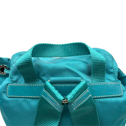 manico  zaino Prada in nylon color turchese e finiture in pelle tono su tono, di lusso, originale, ottime condizioni, usato. 