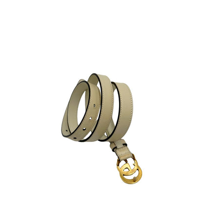 Cintura Gucci marmont in pelle bianco avorio e hardware dorato anticato. Original, usata, di lusso, in ottime condizioni.