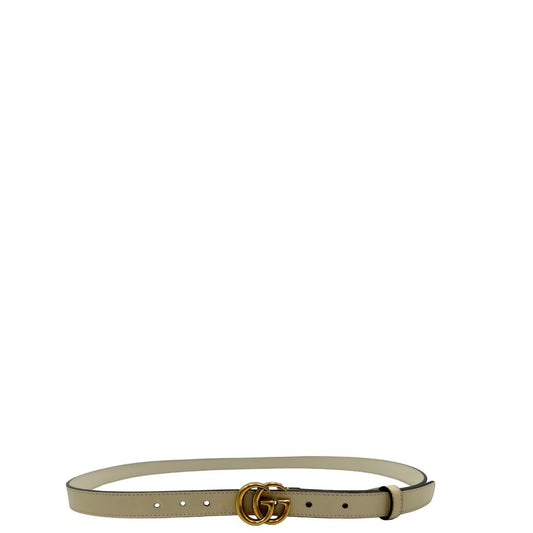 Cintura Gucci Marmont in pelle bianco avorio e hardware dorato anticato. Original, usata, di lusso, in ottime condizioni.