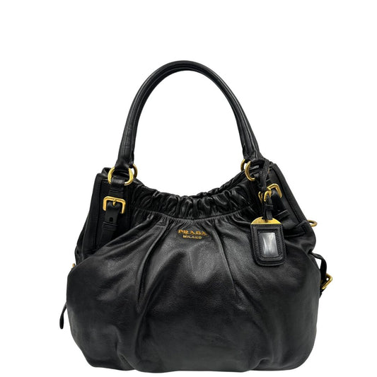 Borsa Prada in pelle nera, indossabile a spalla, di lusso, originale, ottime condizioni, usata.