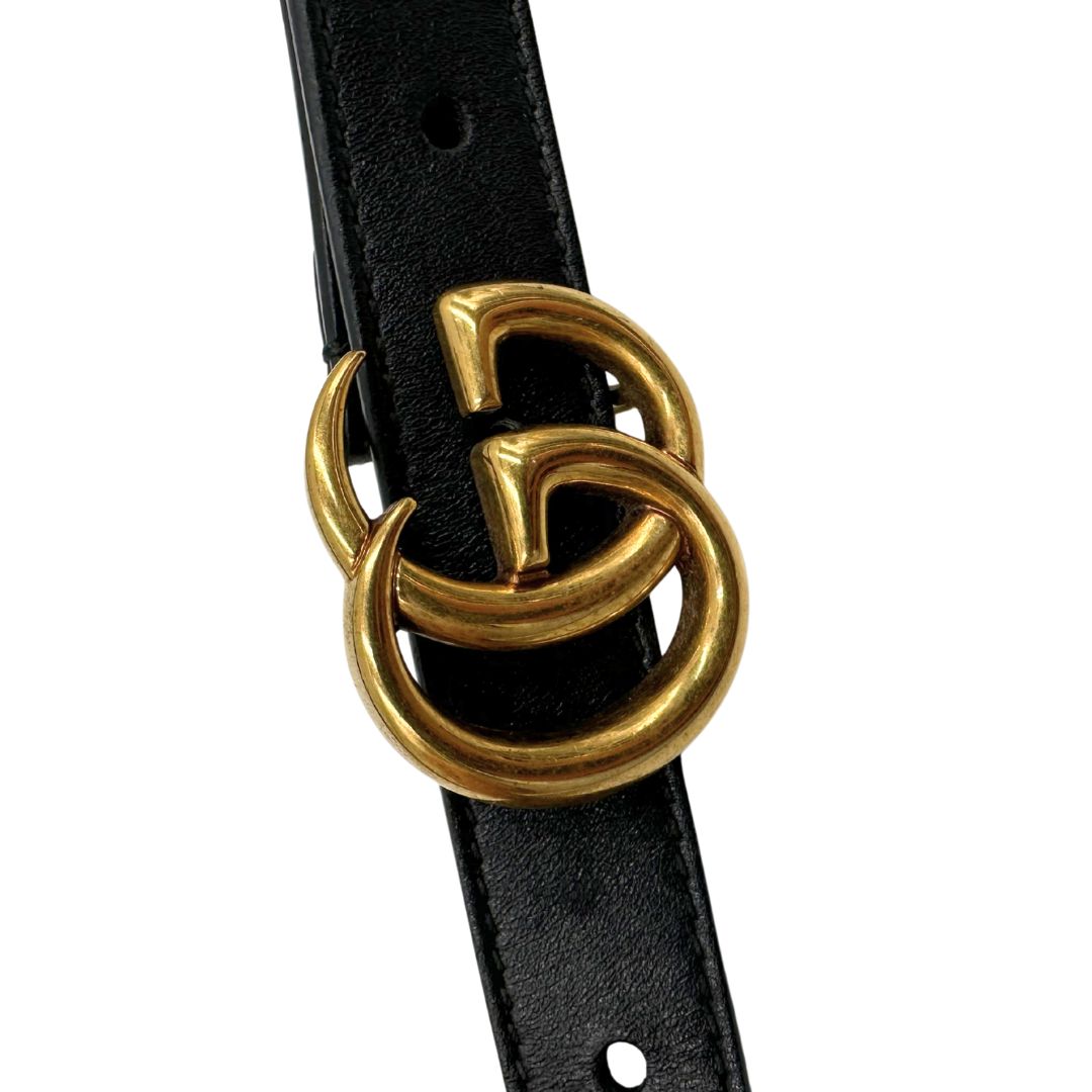  Cintura Gucci Marmont in pelle nera e hardware dorato anticato, di lusso, originale, ottime condizioni.