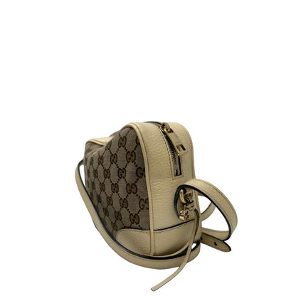 lato  Camera Bag Gucci in tessuto GG con finiture in pelle color avorio, di lusso, originale, ottime condizioni, usata. 