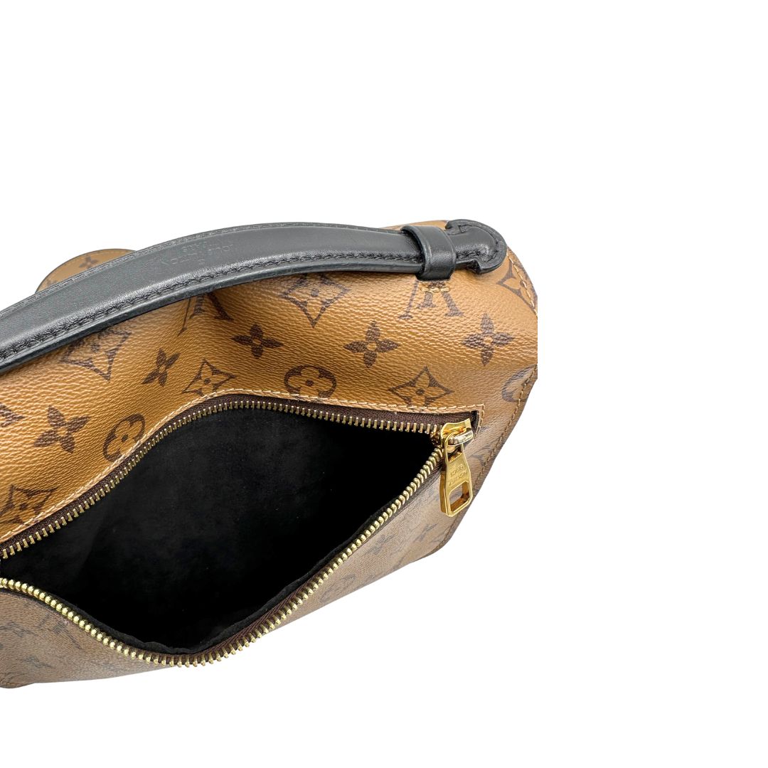 interno Borsa LV Métis in canvas marrone monogram reverse con parti metalliche dorate; Indossabile a mano oppure a tracolla. Originale, usata, di lusso, in ottime condizioni. 