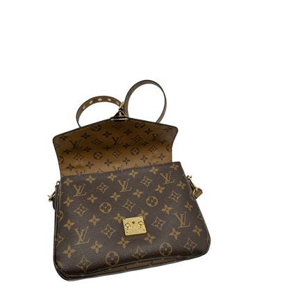 interno Borsa LV Métis in canvas marrone monogram reverse con parti metalliche dorate; Indossabile a mano oppure a tracolla. Originale, usata, di lusso, in ottime condizioni.  