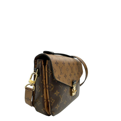 lato Borsa LV Métis in canvas marrone monogram reverse con parti metalliche dorate; Indossabile a mano oppure a tracolla. Originale, usata, di lusso, in ottime condizioni. 