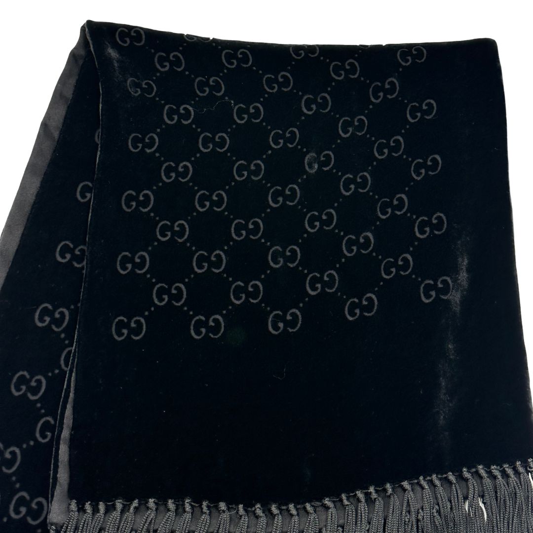 Sciarpa Gucci GG in velluto con frange, di lusso, originale, ottime condizioni, usata.