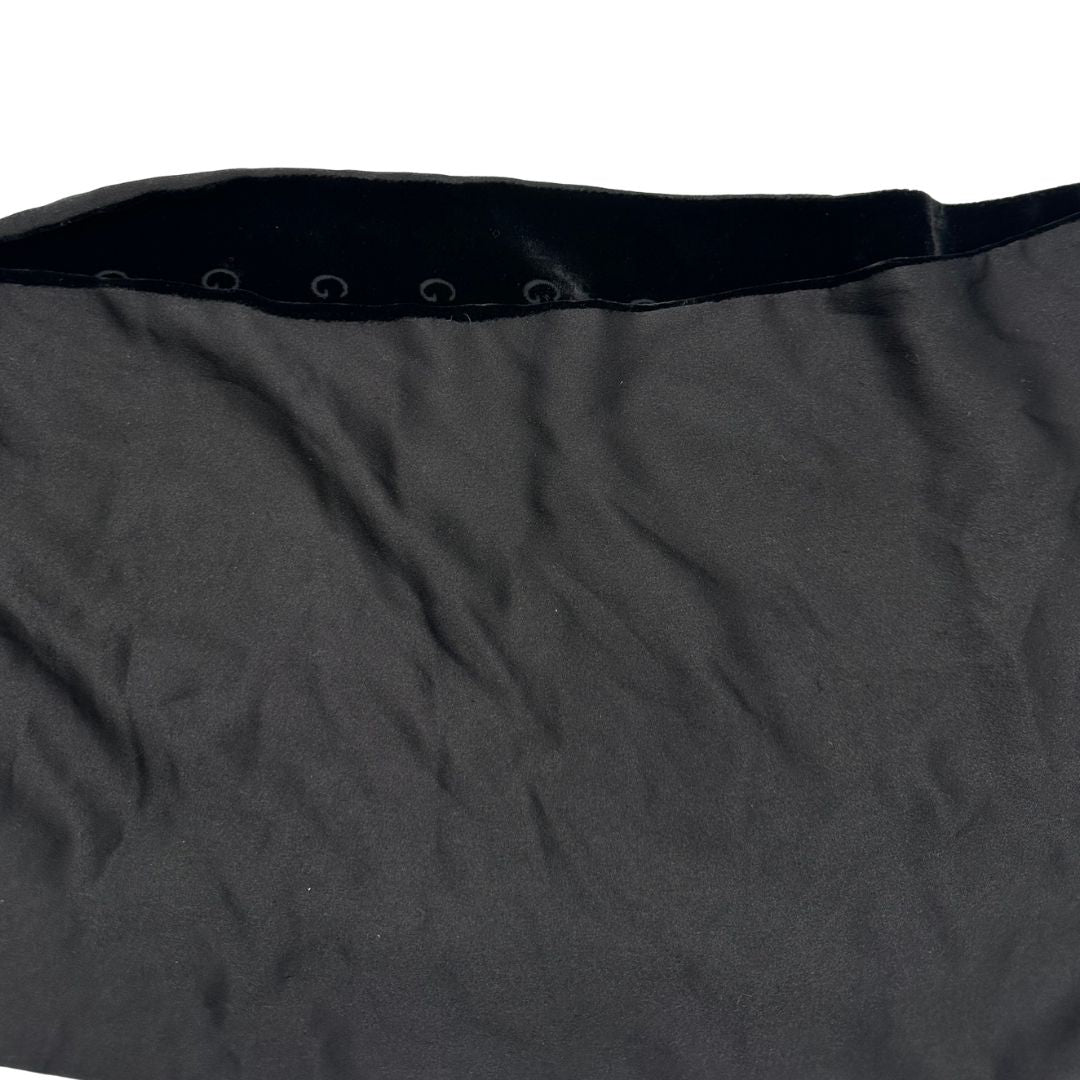 Sciarpa Gucci GG in velluto con frange, di lusso, originale, ottime condizioni, usata.