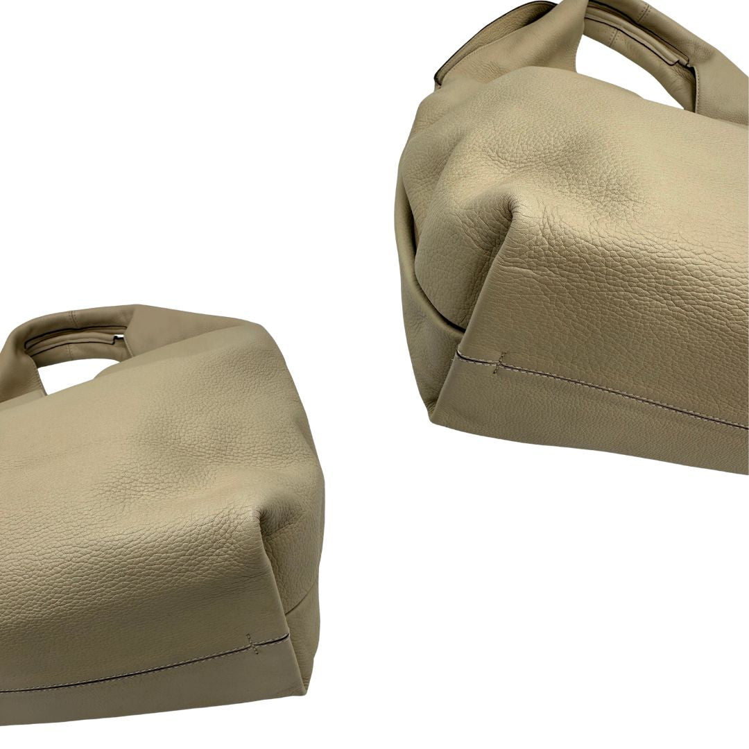 Hobo Loewe in pelle beige, di lusso, originale, ottime condizioni, usata.