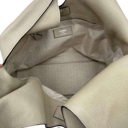 interno Hobo Loewe in pelle beige, di lusso, originale, ottime condizioni, usata. 