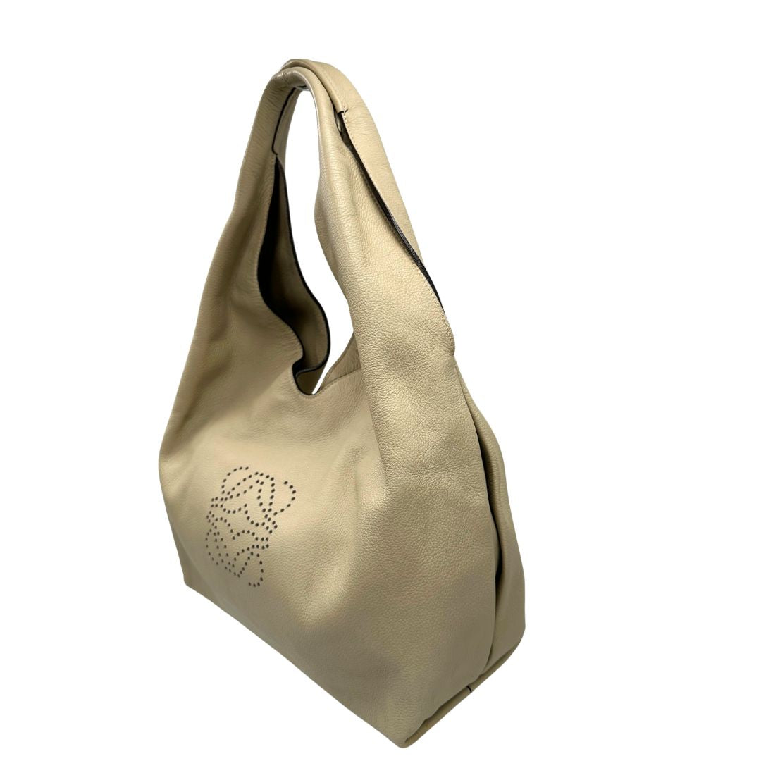 lato Hobo Loewe in pelle beige, di lusso, originale, ottime condizioni, usata. 