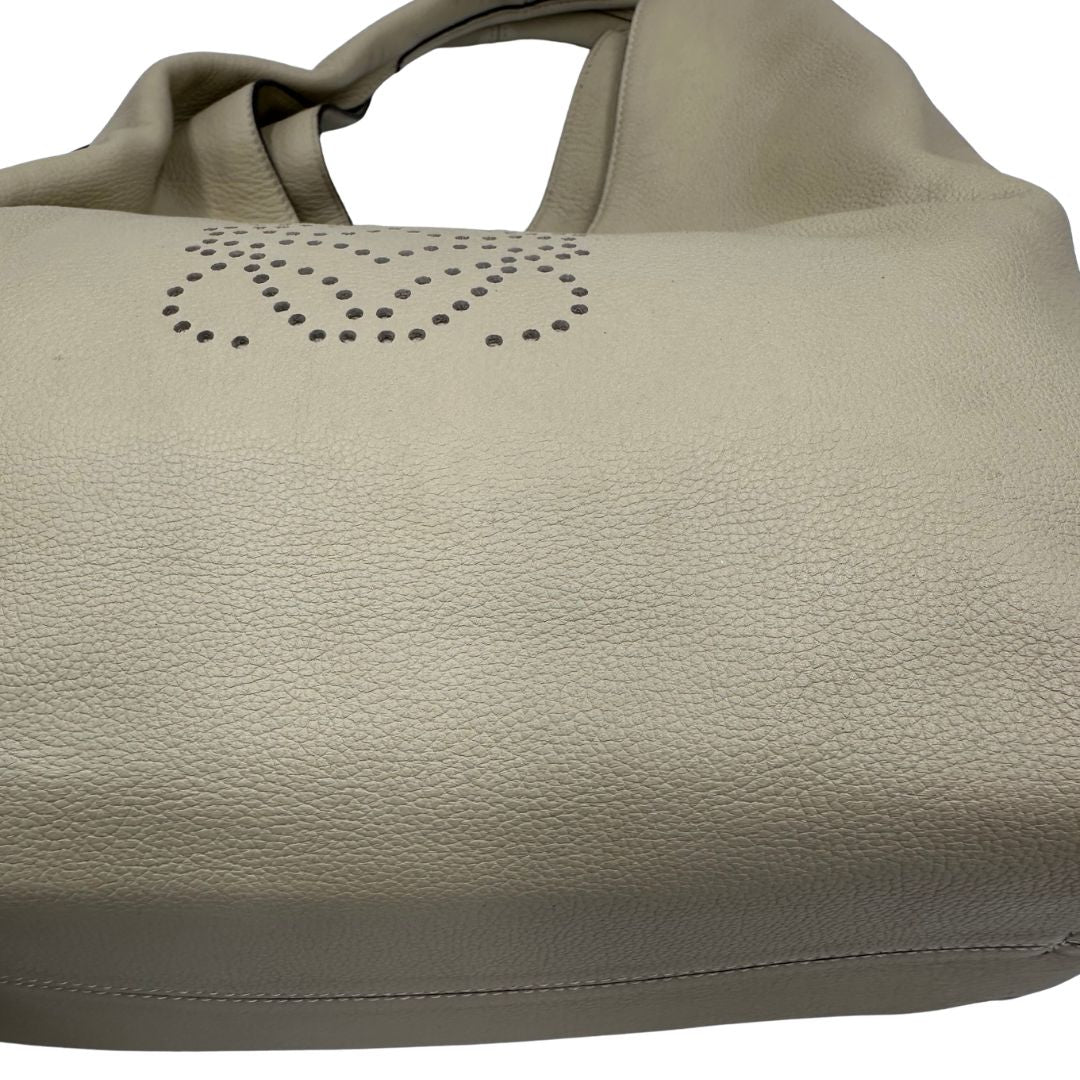 Hobo Loewe in pelle beige, di lusso, originale, ottime condizioni, usata. 