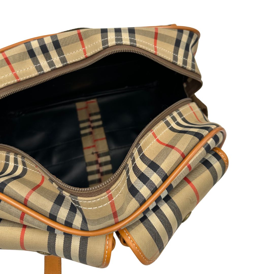Cartella Burberry in tessuto trama tartan con finiture in pelle marroni.